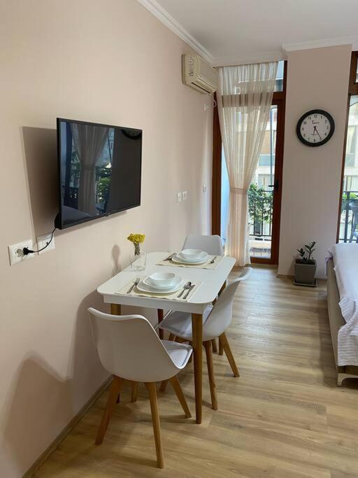 Mimosa'S Apartment With Lovely Balcony Tirana Esterno foto