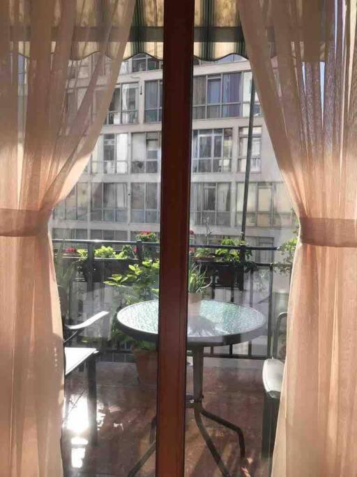 Mimosa'S Apartment With Lovely Balcony Tirana Esterno foto